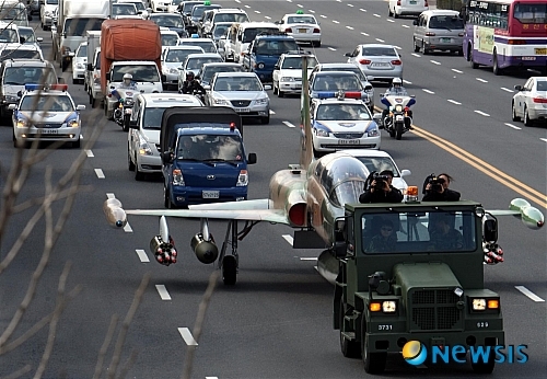 Перевозка истребителей по-южнокорейски