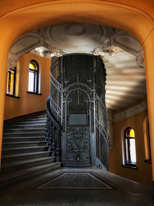 Жители дома в Санкт-Петербурге ввели плату в 100 рублей за вход в свой подъезд