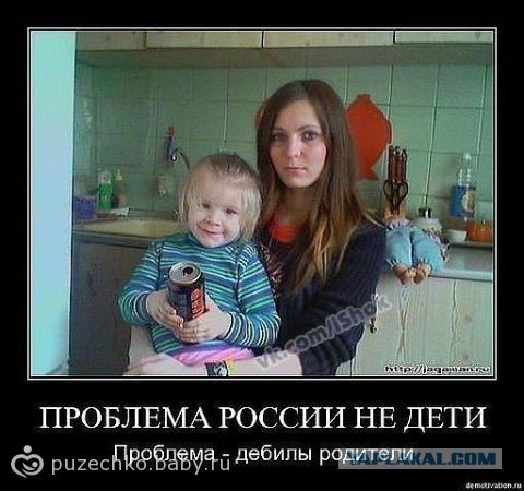 Школьники увидели, как их учительница выбирает белье, теперь родители просят ее уволить