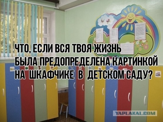 Демонстранты в Минске начали строить баррикады на проезжей части.