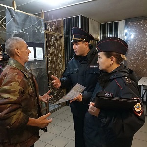 Рюмочные и наливайки изнутри, а также местный контингент
