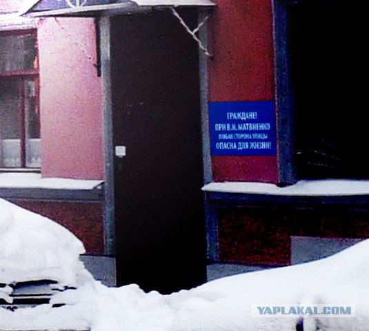 Неубранный снег и сосульки в Питере