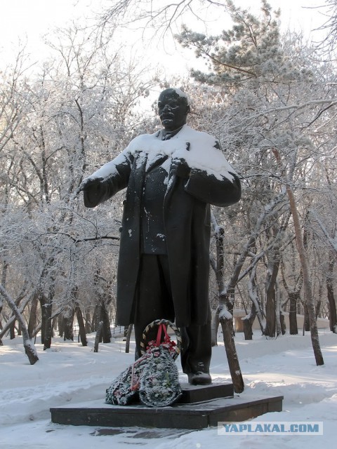 Памятники Ленину