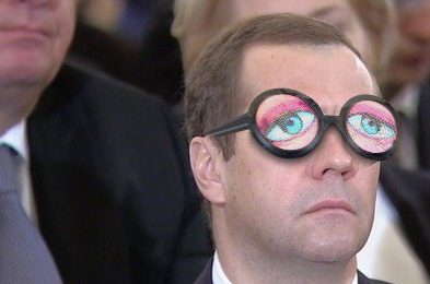 Спим в неожиданных местах и позах
