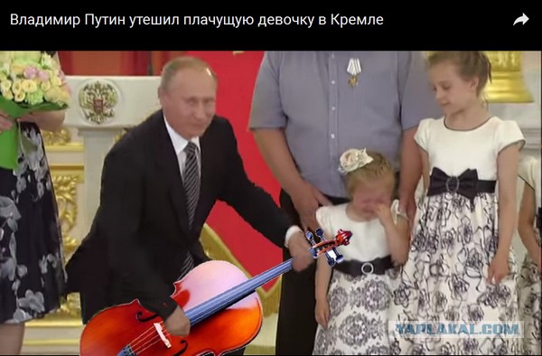 Путин попытался успокоить девочку, которая расплакалась во время приёма в Кремле. Не получилось
