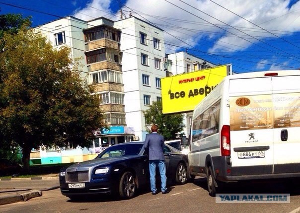 Ferrari против грузовика в Тверской области