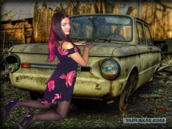 Девочка первый раз попала на автовыставку