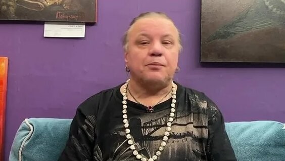 Подружки, наверное, всё ядом закапали