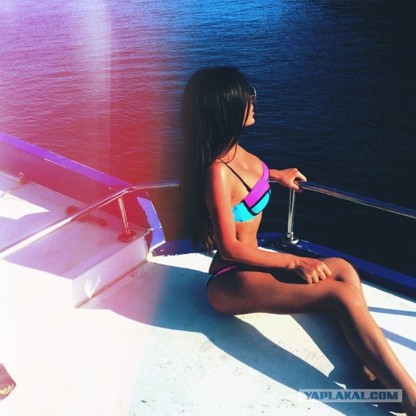 Девушки в купальниках