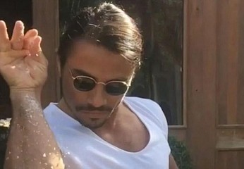ФИФА начало расследование каким образом повар по прозвищу Salt Bae попал на поле после финала и получил доступ к кубку