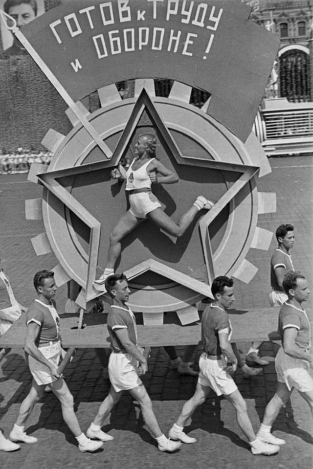 Лица, события, эпохи: редкие исторические фотографии, которые перенесут вас в другое время