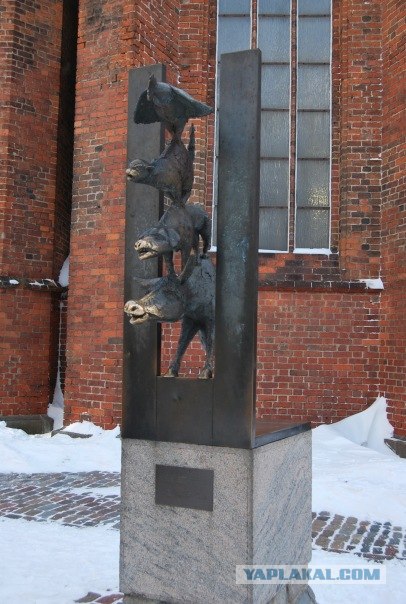 Потри памятник и будет тебе счастье.