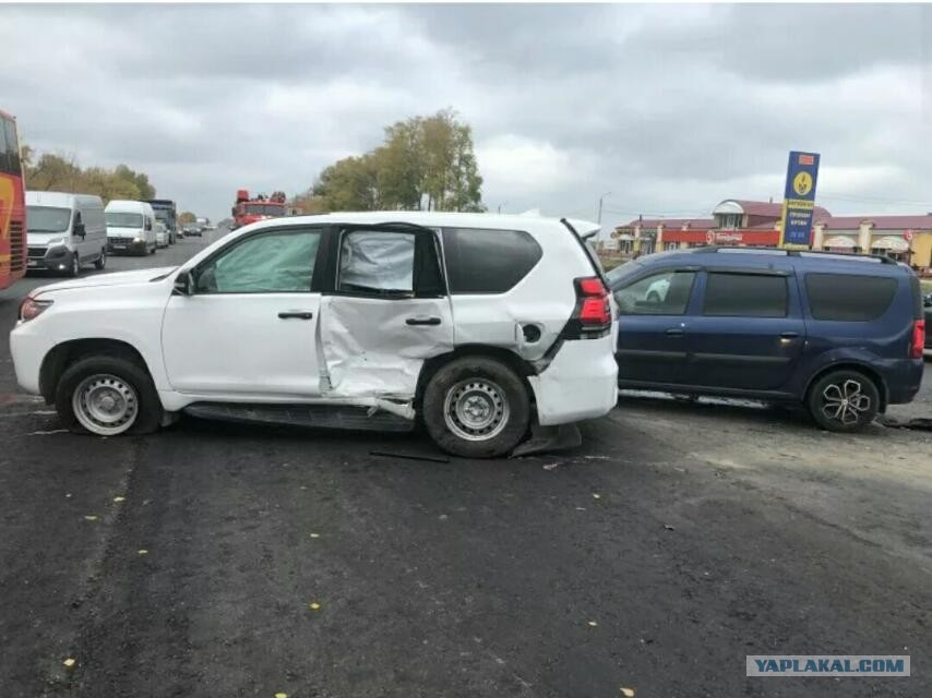 Тойота после аварии. Разбитый Прадо 150. Тойота Прадо 150 белый после аварии. Тойота ленд Крузер 200 ДТП.