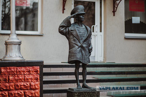 Сядь со мною рядом!