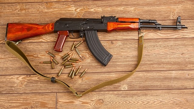 Когда то было время,когда в стране были тысячи больших и малых аэропортов,а ее самолёты принимали все страны мира.