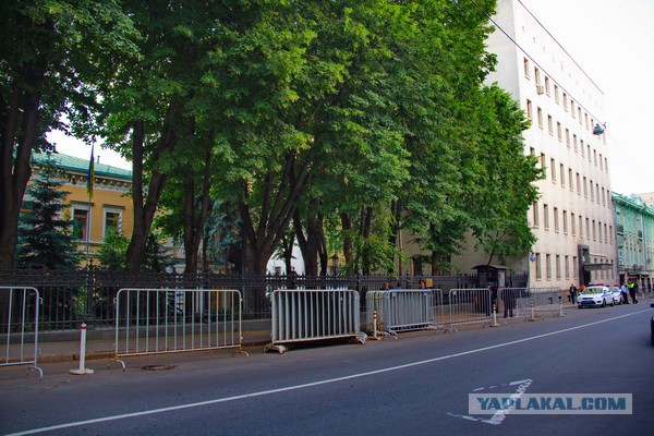 Посольство Украины в Москве vs