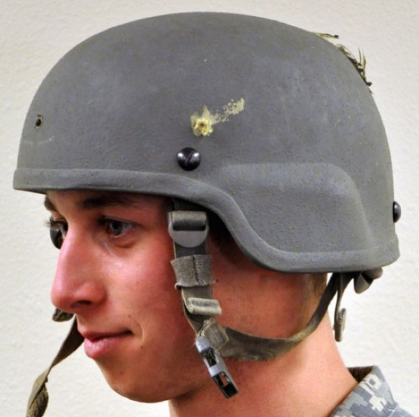 Как каски спасают солдатские жизни