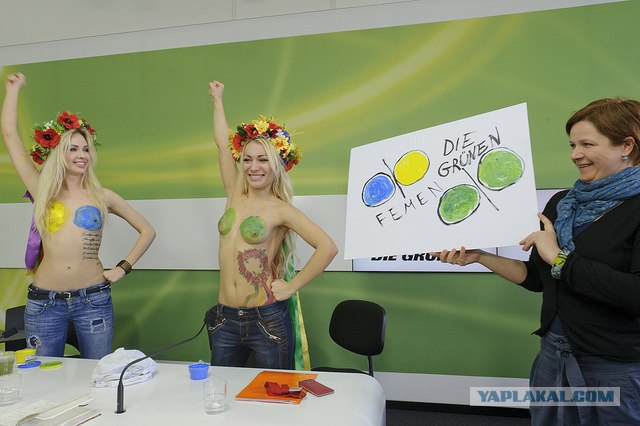 FEMEN на участке где голосовал В.Путин