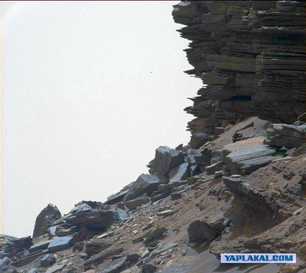 Получены первые цветные фото марсианских скал с зонда Curiosity.
