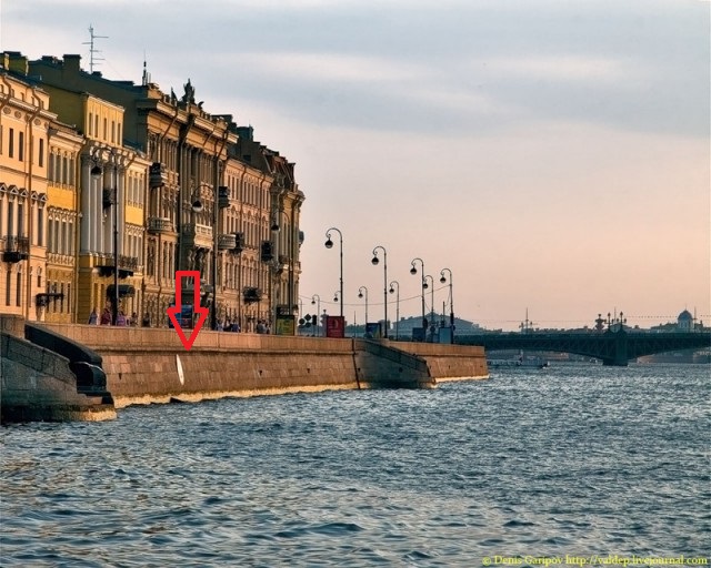 В  Ленинграде городе, у семи углов