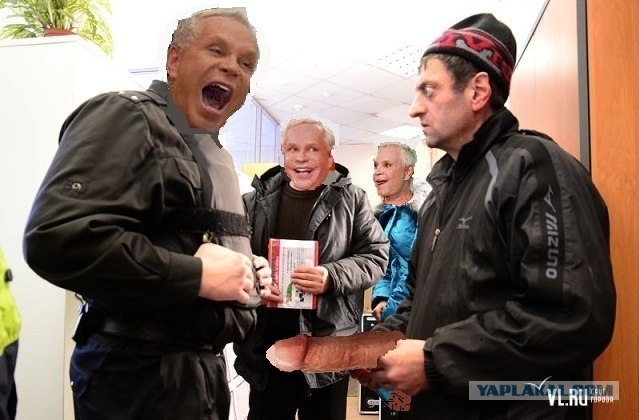 Фотожаба: Приставы и страховщики.