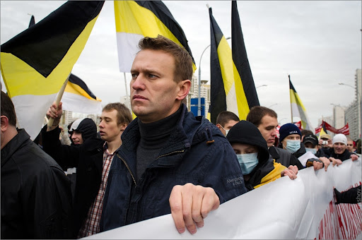 Уместен ли триколор на параде 9 мая?