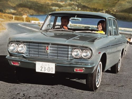 Такси Токио пересаживают на водородные Toyota Crown