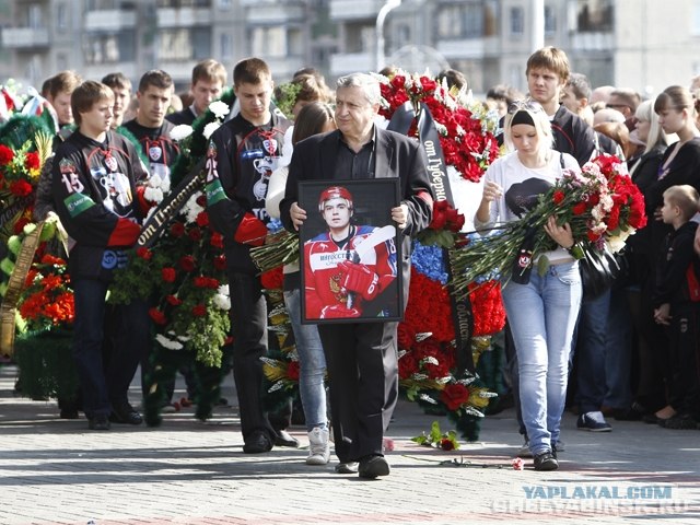 "Локомотив" разбился...