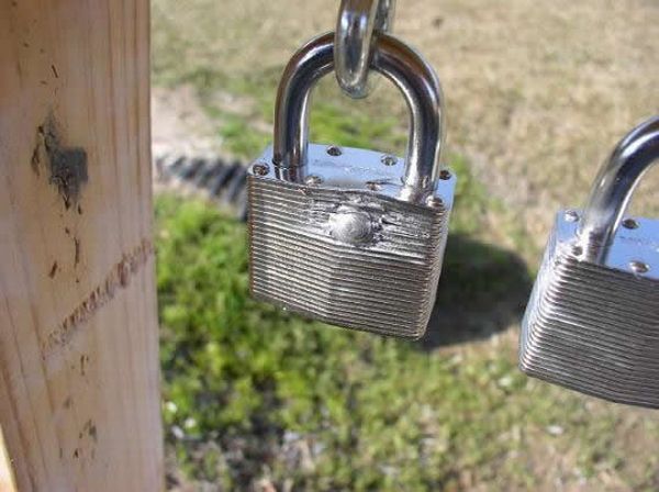 Легко ли отстрелить... замок?