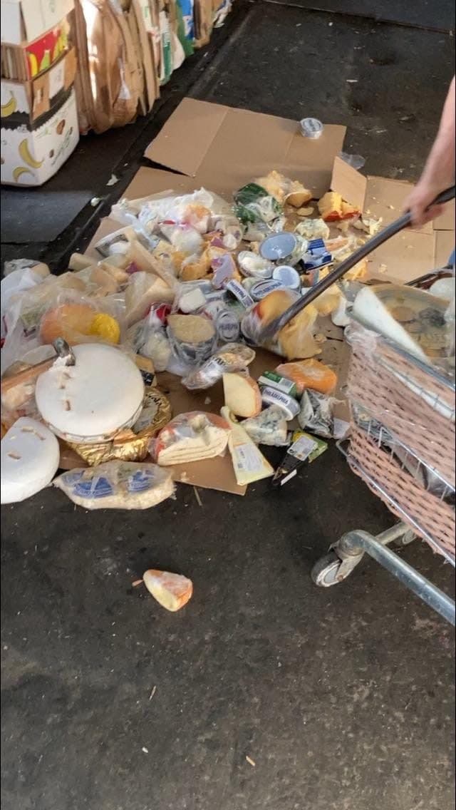 Более 110 кг санкционных сыров обнаружено и уничтожено на Даниловском рынке
