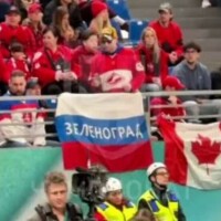 Житель Зеленограда обманул охранников на Олимпиаде и пронёс на хоккейный матч российский триколор
