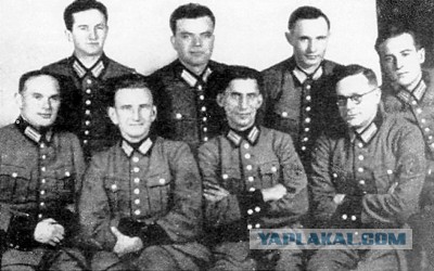 В Севастополе бандеровцы из Львова сожгли флаг РФ