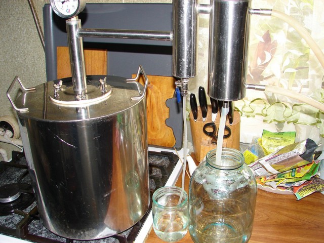 Жена и тёща похитили мой самогонный аппарат