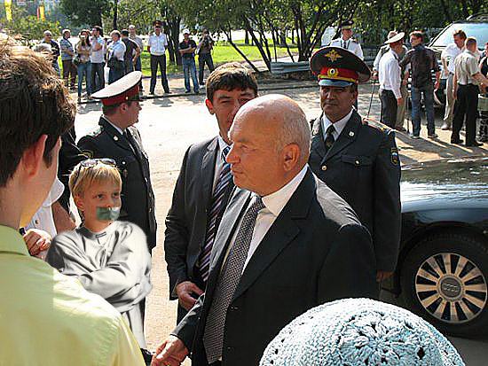 Фотожаба: Лужков и Мальчик