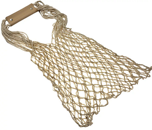 Юлия Тимошенко вышла на улицу с автоматом Калашникова