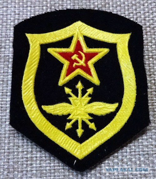 Покажи свой шеврон.