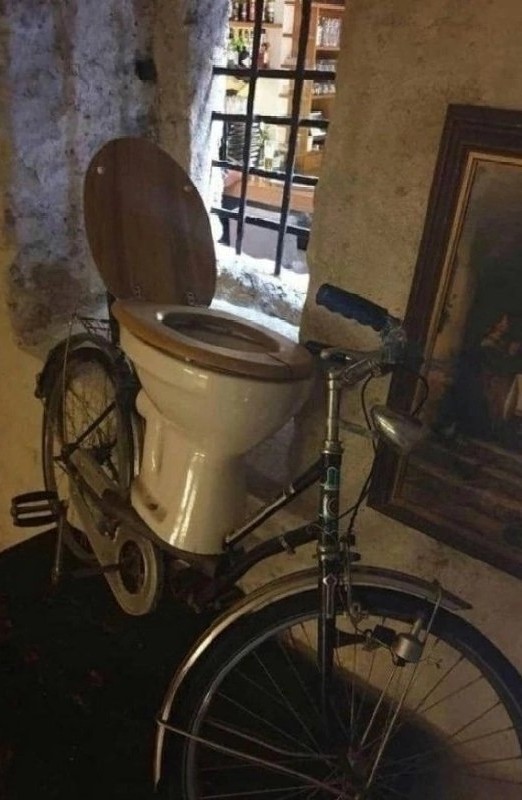 Не скамеечке...