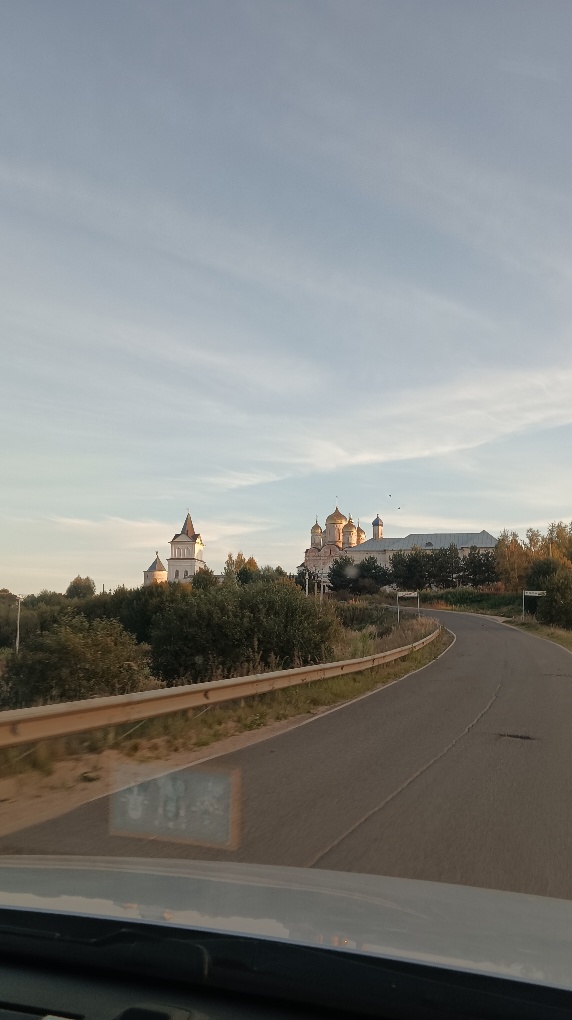 Хозяйство у жениха маленькое, жену не найдет!
