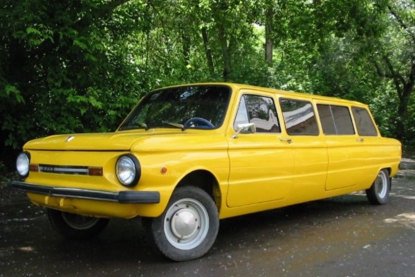 Чем расстояние между стеной и ванной заделать?