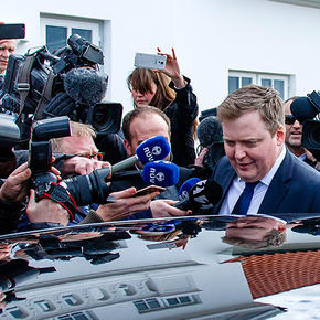 Премьер-министр Исландии подал в отставку