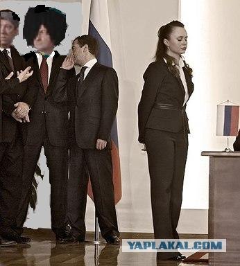 Фотожаба: О чем шептался Дмитрий...