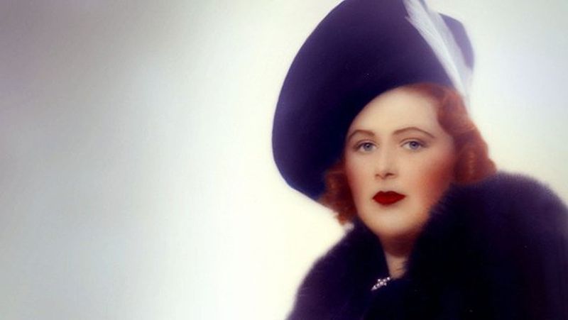 Лесби аналар мен қыздардың порно видеосы (екінші ана) Орнелла Мути фильміндегі жезөкше