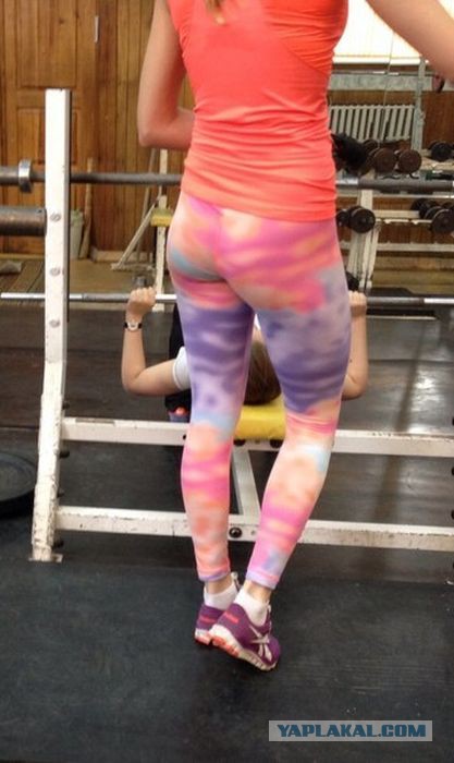 "Подглядываем" за девушками