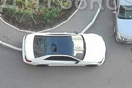 Не видите я ребенка привезла в детский сад? Подождете!