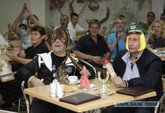 Путин и Медведев смотрят футбол в Сочи