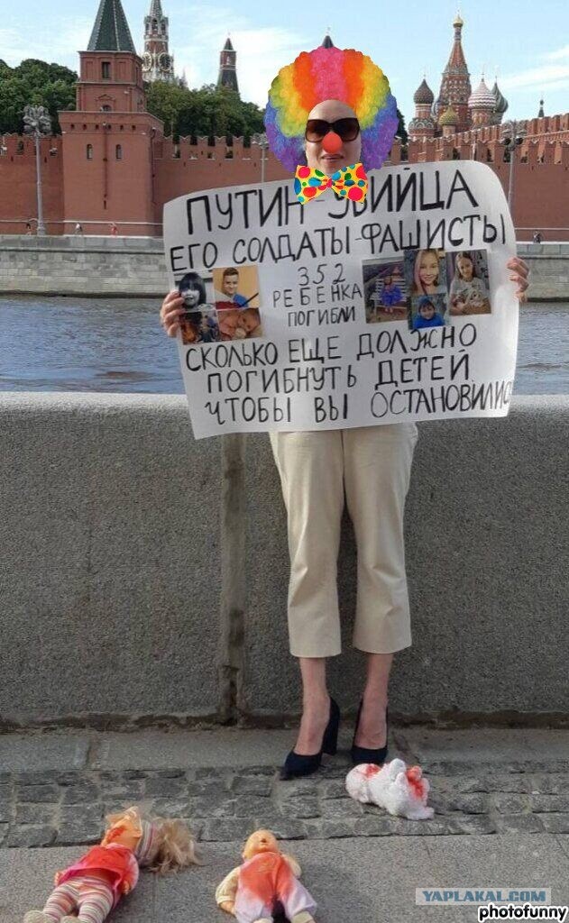 Мария Овсянникова вышла на одиночный пикет напротив Кремля с плакатом «Путин — убийца»