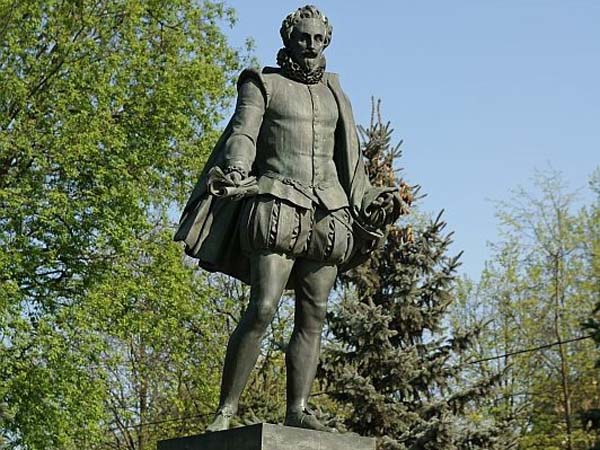 В Алматы открыли памятник князю Александру Невскому