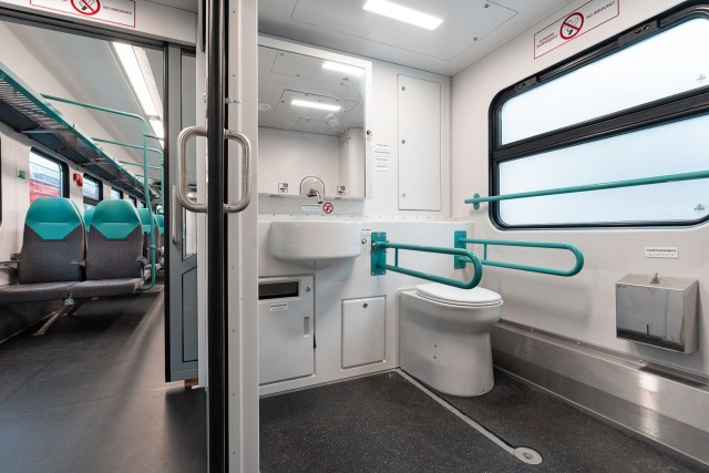 Симпатичная электричка