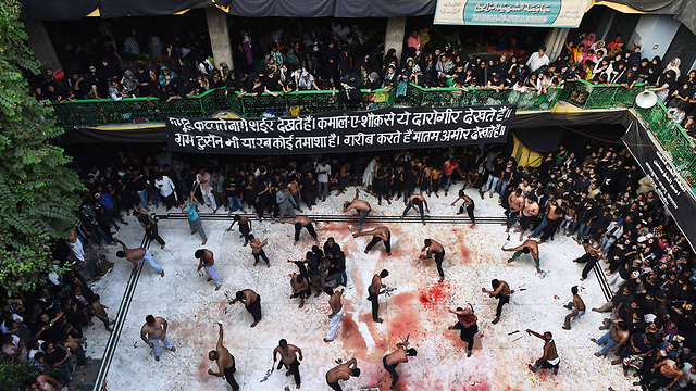 И с ЭТИМИ людьми надо ТОЛЕРАНТНОСТЬ проявлять? 18+