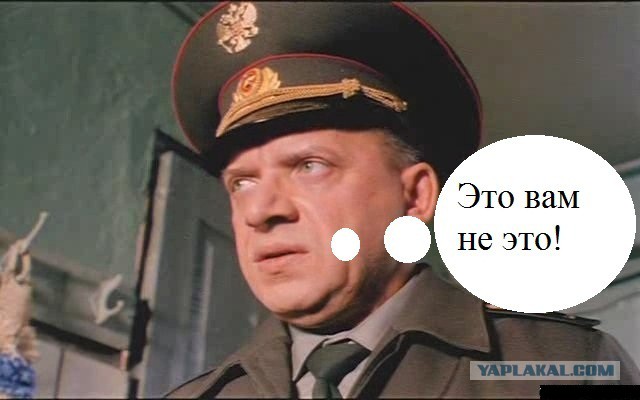 Девушка на велосипеде вытворяет такое....